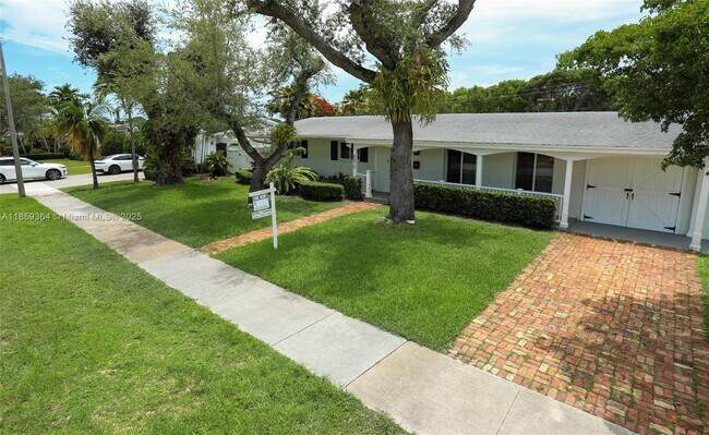 Foto del edificio - 8870 SW 86th St