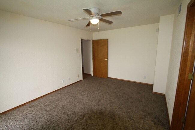 Building Photo - 5157 Glenwood Pointe Lane NE