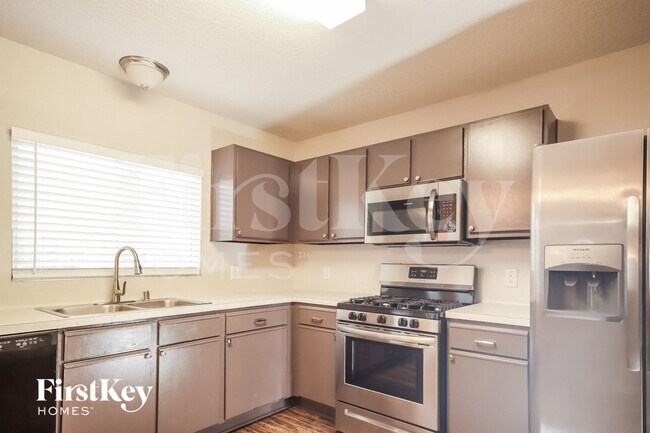 Foto del edificio - 7223 Foxcrest Ln