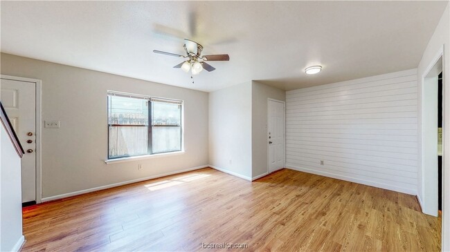 Building Photo - 2807 Longmire Dr