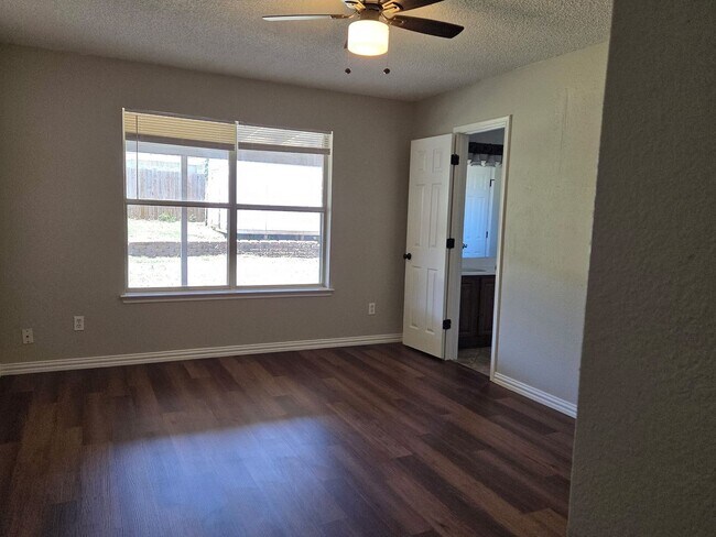 Foto del edificio - Beautiful 3-2-2 Move In Ready!