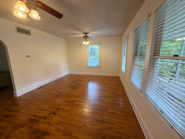 Foto del edificio - 103 N Hillside Ave