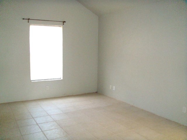 Building Photo - 626 Lois St