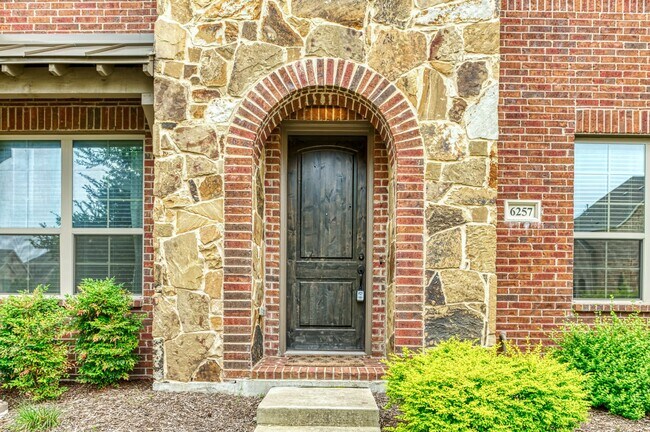 Foto del edificio - Beautiful 3 Bedroom Luxury Townhome, MCKIN...