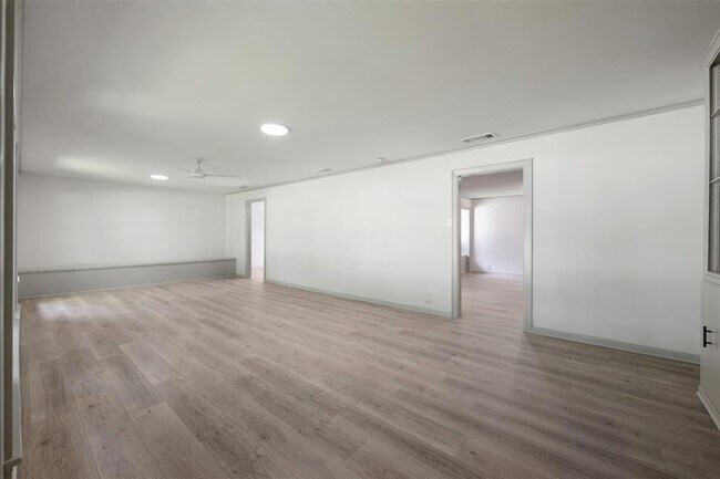 Foto del edificio - 1711 S Main St