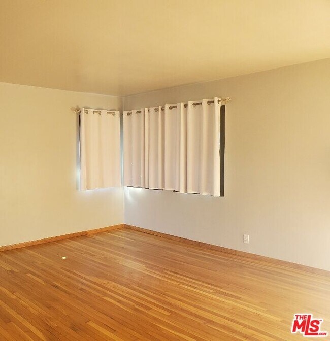 Foto del edificio - 8824 Glider Ave