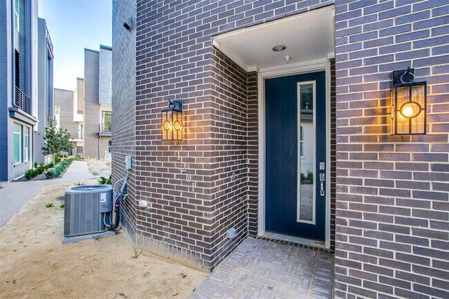 Foto del edificio - 381 E Greenbriar Ln