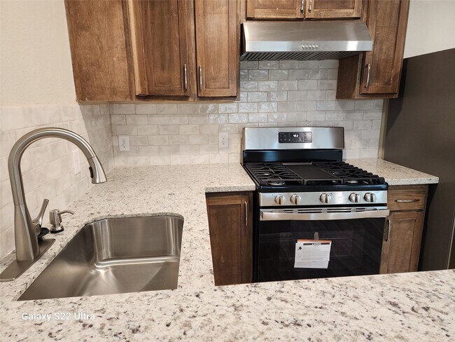 Foto del edificio - 702 McDaniel St