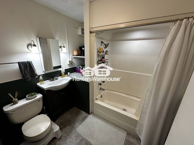 Foto del edificio - 1049 7th St W