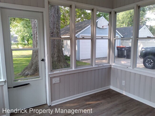 Building Photo - 3 br, 1.5 bath House - 96 Vanderveen Ave
