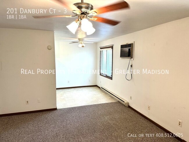 Building Photo - Great Deforest One plus Den apartment with...