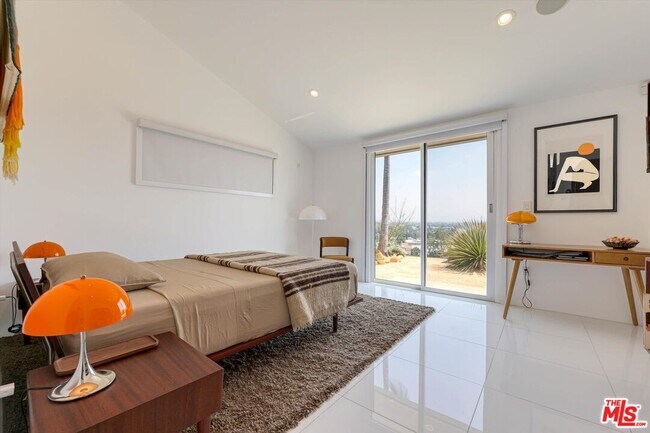 Foto del edificio - 11001 Wrightwood Pl