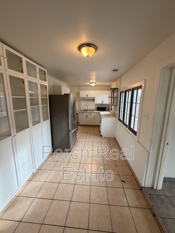 Foto del edificio - 107 S Kendall St