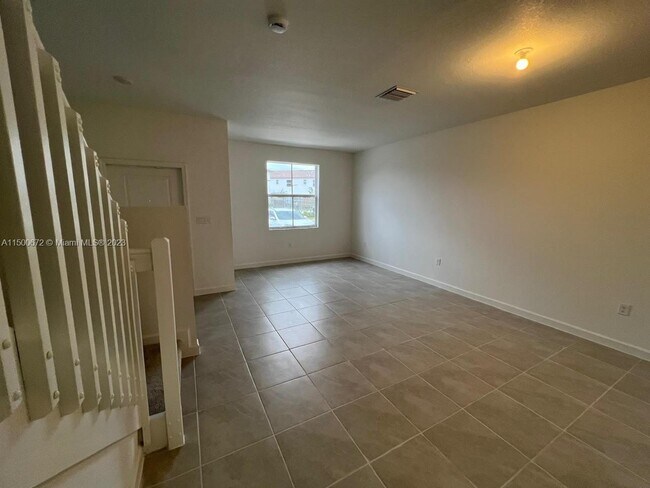Foto del edificio - 12204 NW 23rd Ave