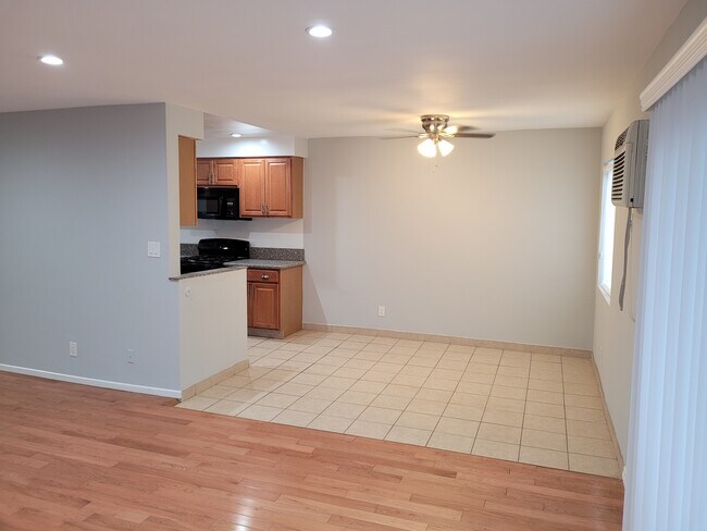 Dining Area - 1444 N Vista St
