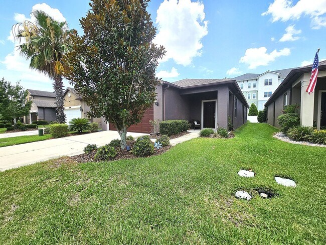 Foto del edificio - Beautiful 3-Bedroom + Flex Space in gated ...