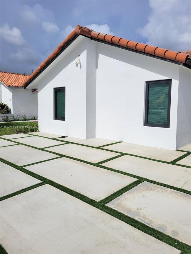 Building Photo - 3872 SW 133rd Pl