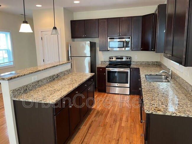 Foto del edificio - 3508 E Clay St