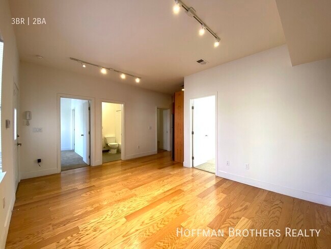 Building Photo - 320 Capp St San Francisco, CA 94110