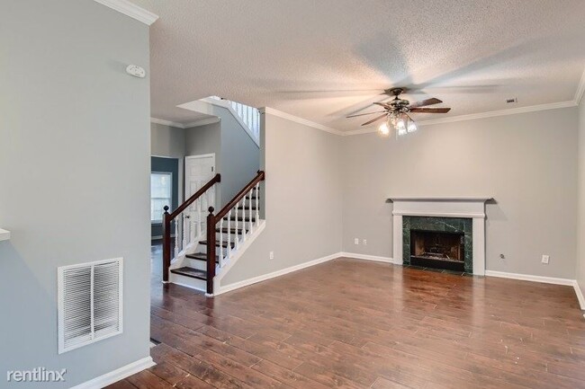 Building Photo - 4 br, 2 bath House - 430 Longwood Court
