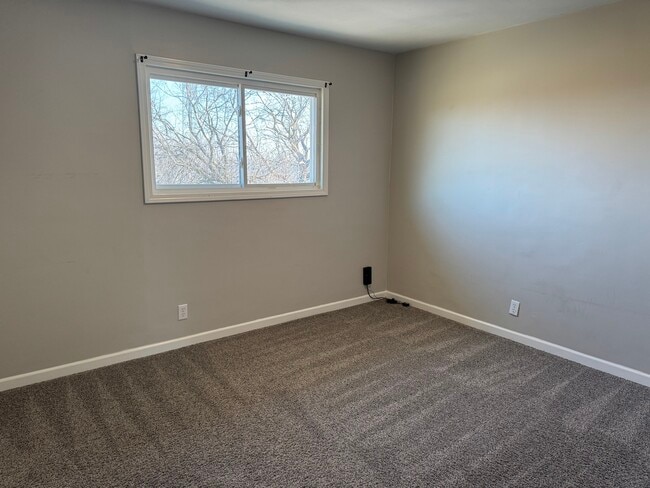 Foto del edificio - 3240 Heatherton Dr