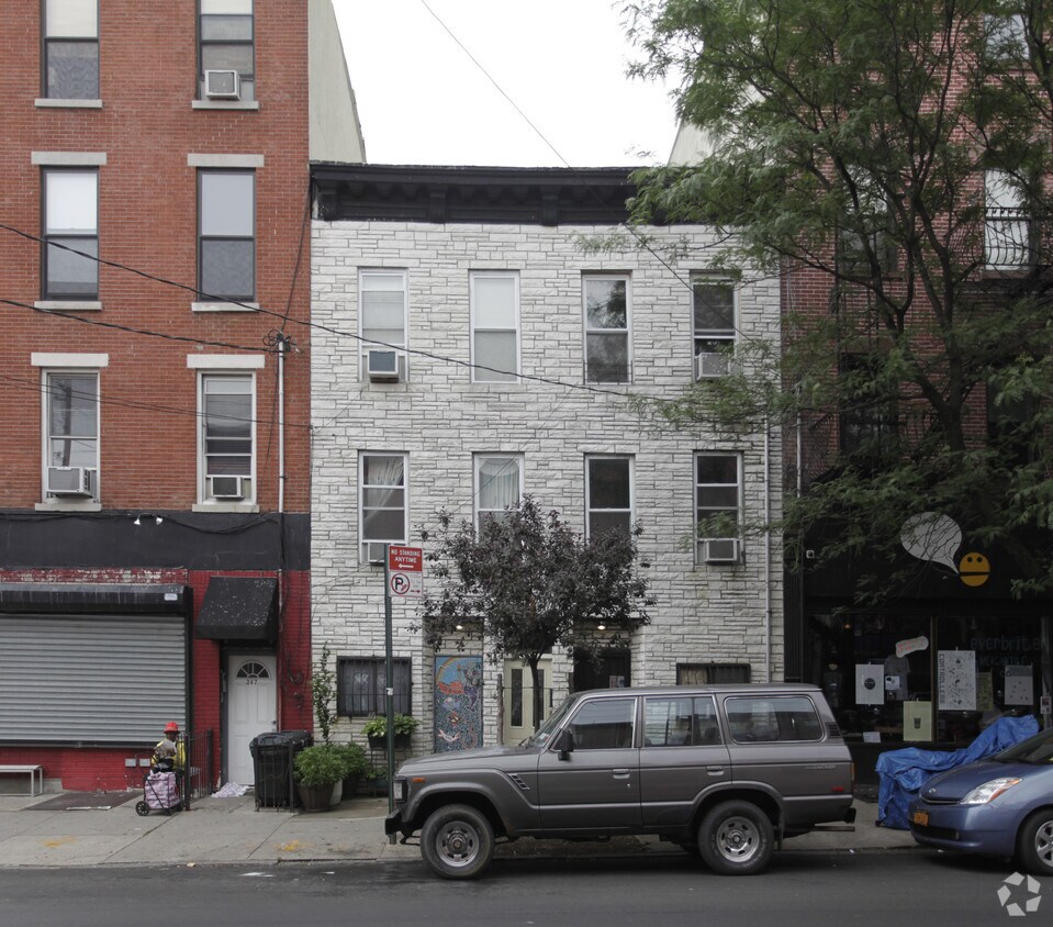 Foto del edificio - 349 Van Brunt St