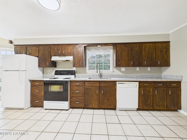 Building Photo - 107 Guillot Rd
