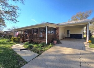 Building Photo - 2025 Hinton Dr