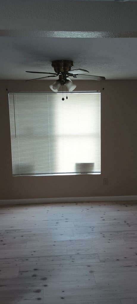 Foto del edificio - 122 E Taylor St