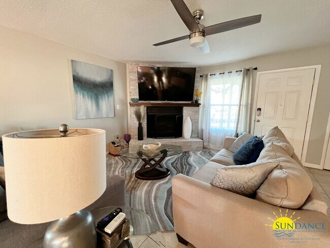 Foto del edificio - 4 miles from Hurlburt Field, 3 Bedroom bea...