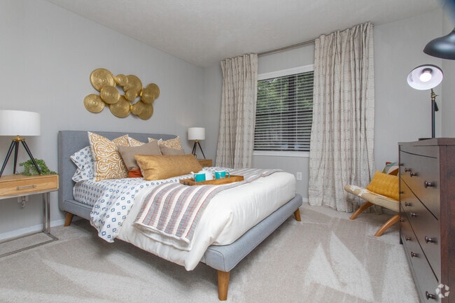 2BR, 2BA - 1210SF - Arden Vue