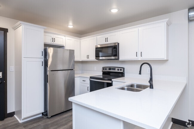 2BR, 2BA - 963SF - Kitchen - The Forde Apartments