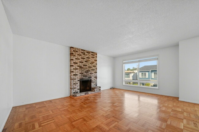 Building Photo - 72 Huntington Dr