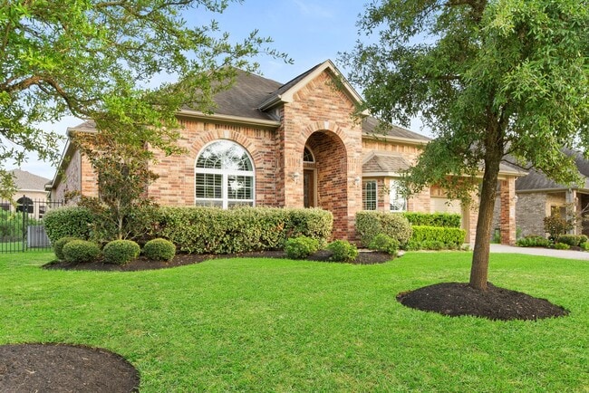 Foto del edificio - Stunning 4-bed, 4-bath Home in Auburn Lakes community!