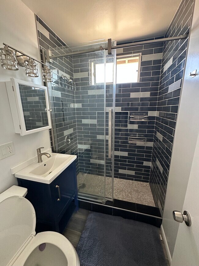 Foto del edificio - 268 1/2 Oakford Dr