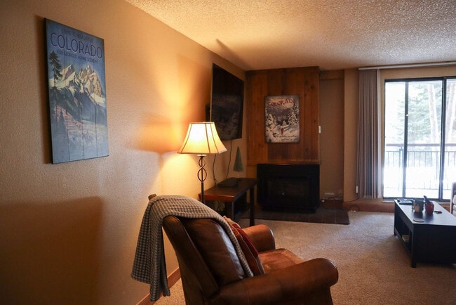 Building Photo - 455 Village Rd