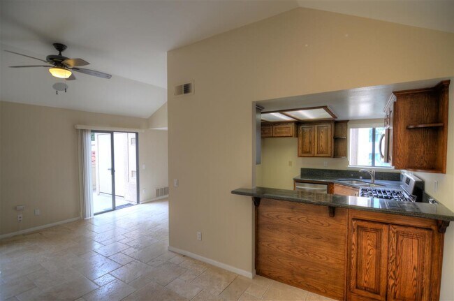 Foto del edificio - IMMACULATE UPGRADED CONDO!!!!
