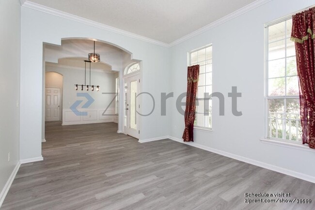 Building Photo - 168 Oak Common Ave