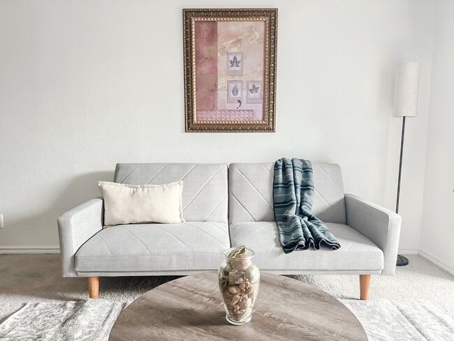 Foto del edificio - 1071 Clayton Ln