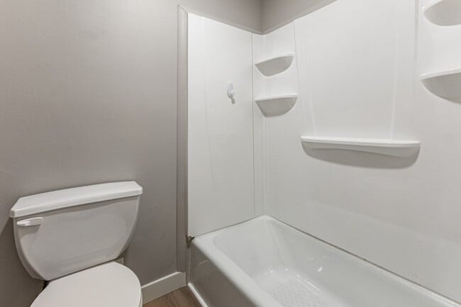 Building Photo - 2710 S Highland Dr