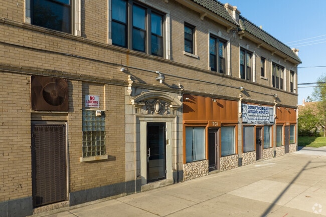 Multi-Family Entry Point - 9200 S Cottage Grove Ave