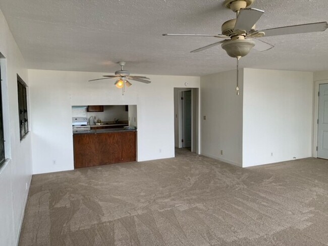 Building Photo - H350ach