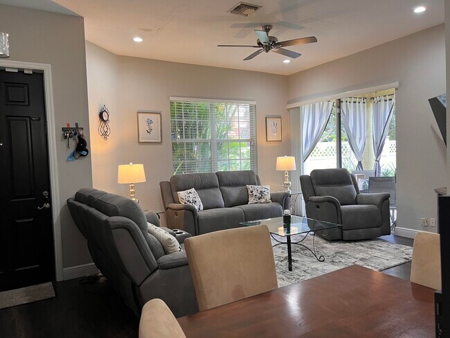 Building Photo - 5556  Boynton Gardens Drive  Boynton Beach...
