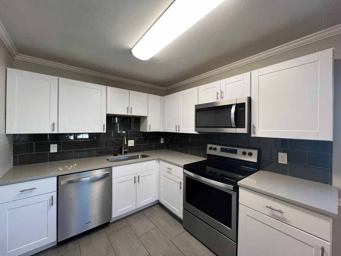 Foto principal - 3 Bedroom 2 Bathroom Condo Near Leetsdale ...