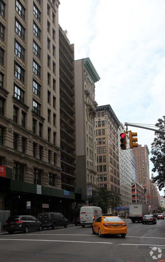 Building Photo - 73 Fifth Ave