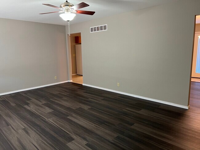 Living Room - 3332 Cottonwood Dr