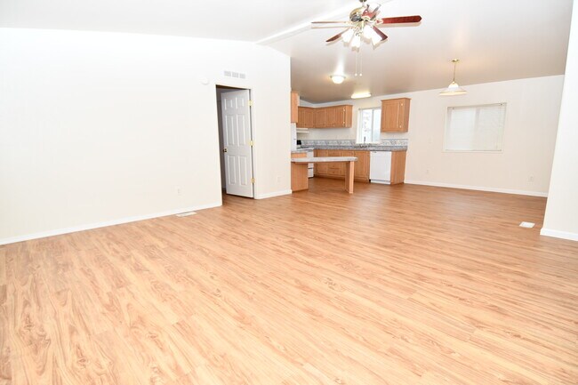 Building Photo - 261 Bobwhite St