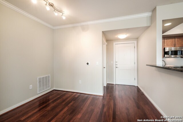 Building Photo - 7342 Oak Manor Dr