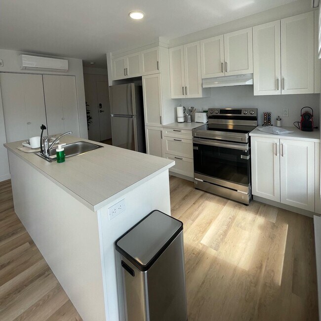 Building Photo - 9509 Av De Lorimier