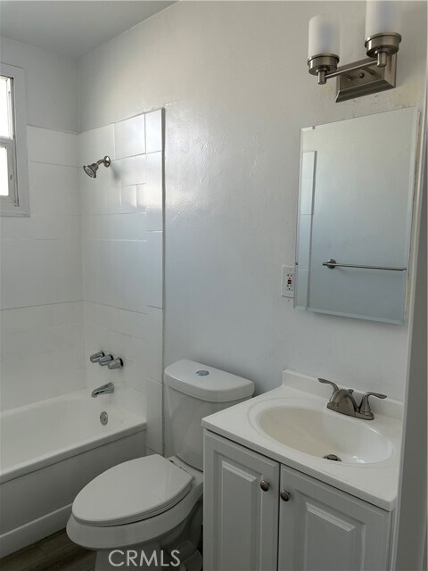 Foto del edificio - 1373 Laurel Ave